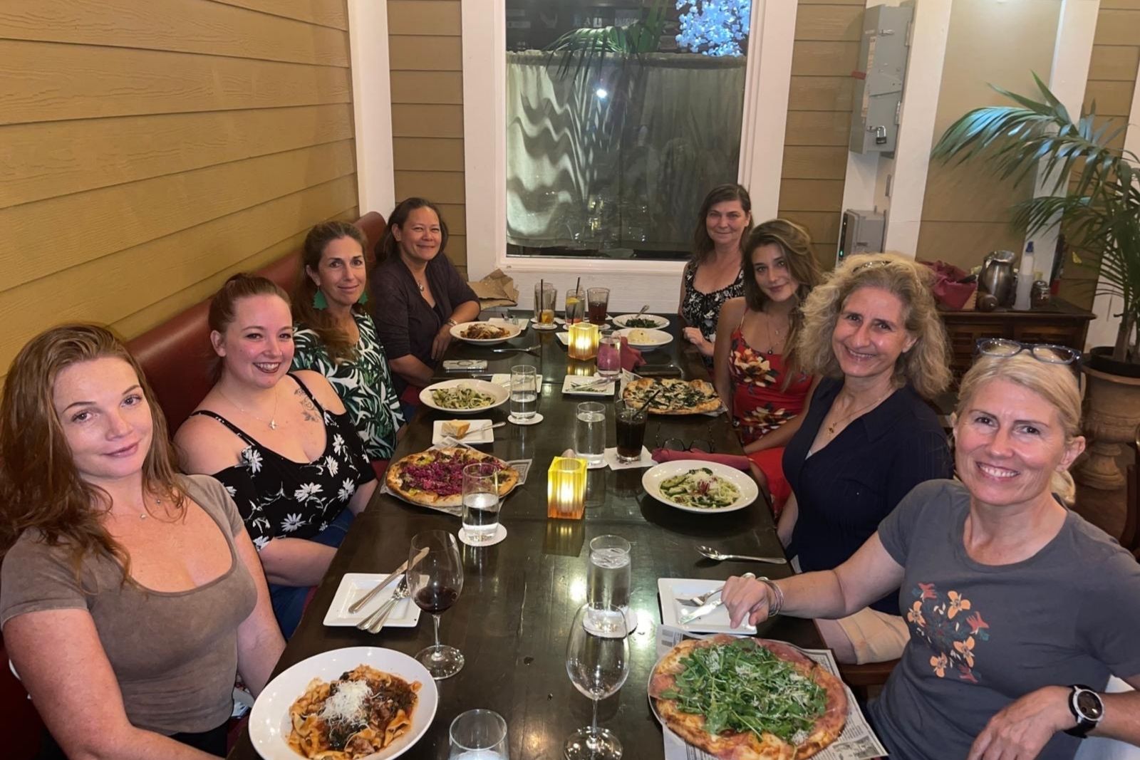 Erin, Savannah, Janine, Rhiannon, Lisa, Hailey, Martina, and Kerstin at dinner 2024