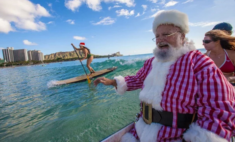 Santa-Claus-on-canoe-1 Santa Claus on canoe celebrating Christmas in Hawaii