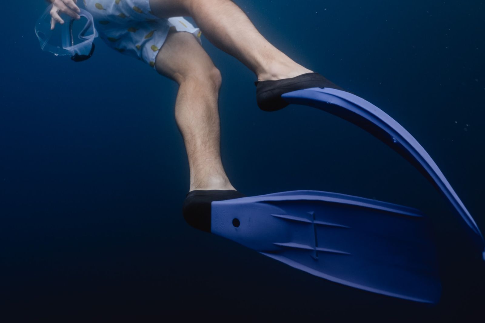 manta-ray-advocates-swimming-fins-01 Which swimming fins are right for you? Open heel fins vs full foot fins